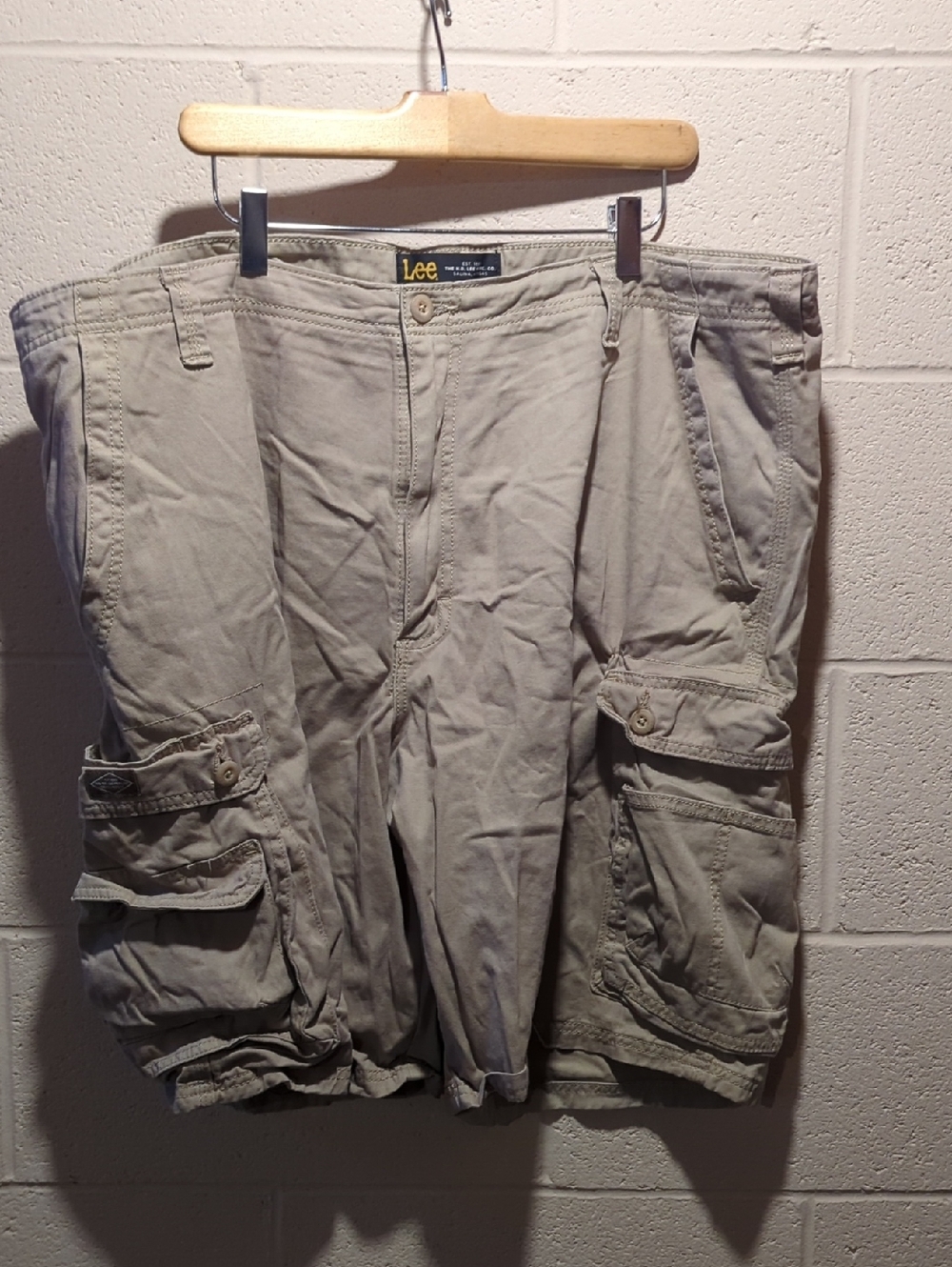 Lee Men's Cargo Shorts in Beige